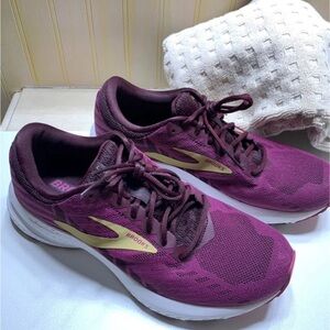 Brooks Purple Athletic Shoes with Breathable Mesh and Streamlined Design